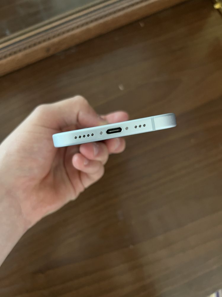 iPhone 15  sotiladi