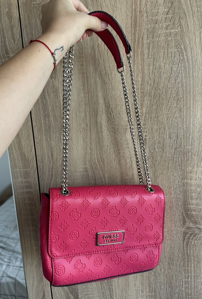 Нова чанта Guess