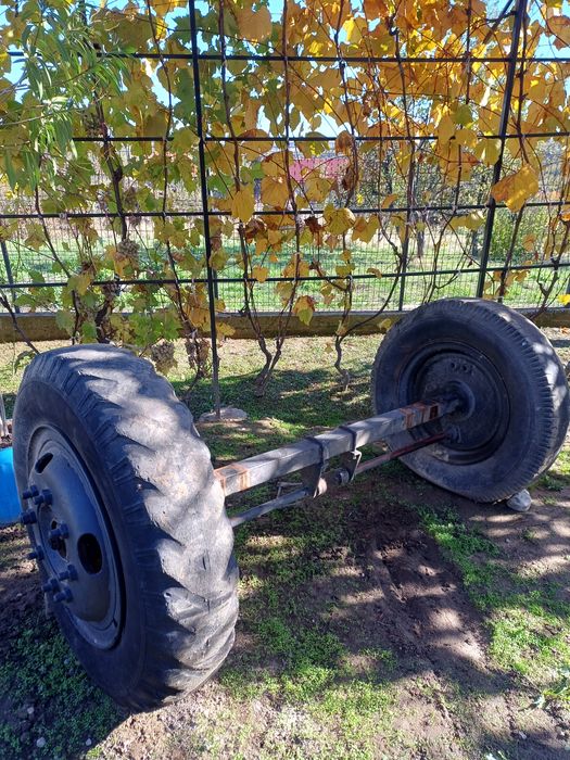 Vând axă de remorcă