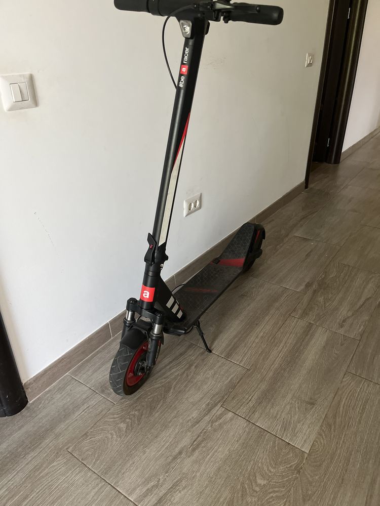 Vand trotineta electrica aprilia esr2