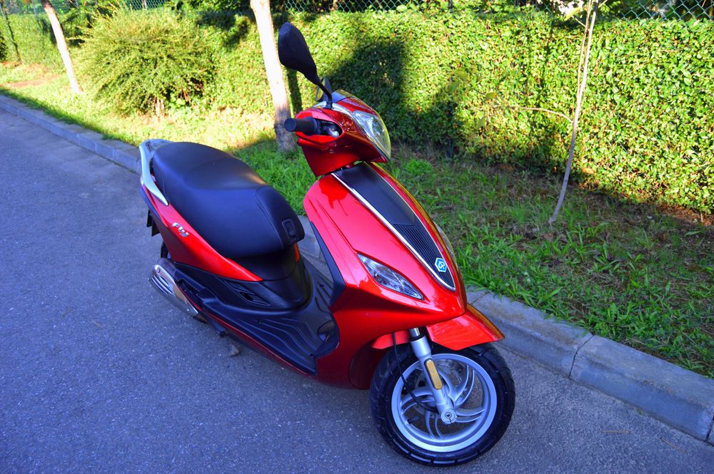 scuter Piaggio fly 50- 4 timpi-2012-inmatriculat