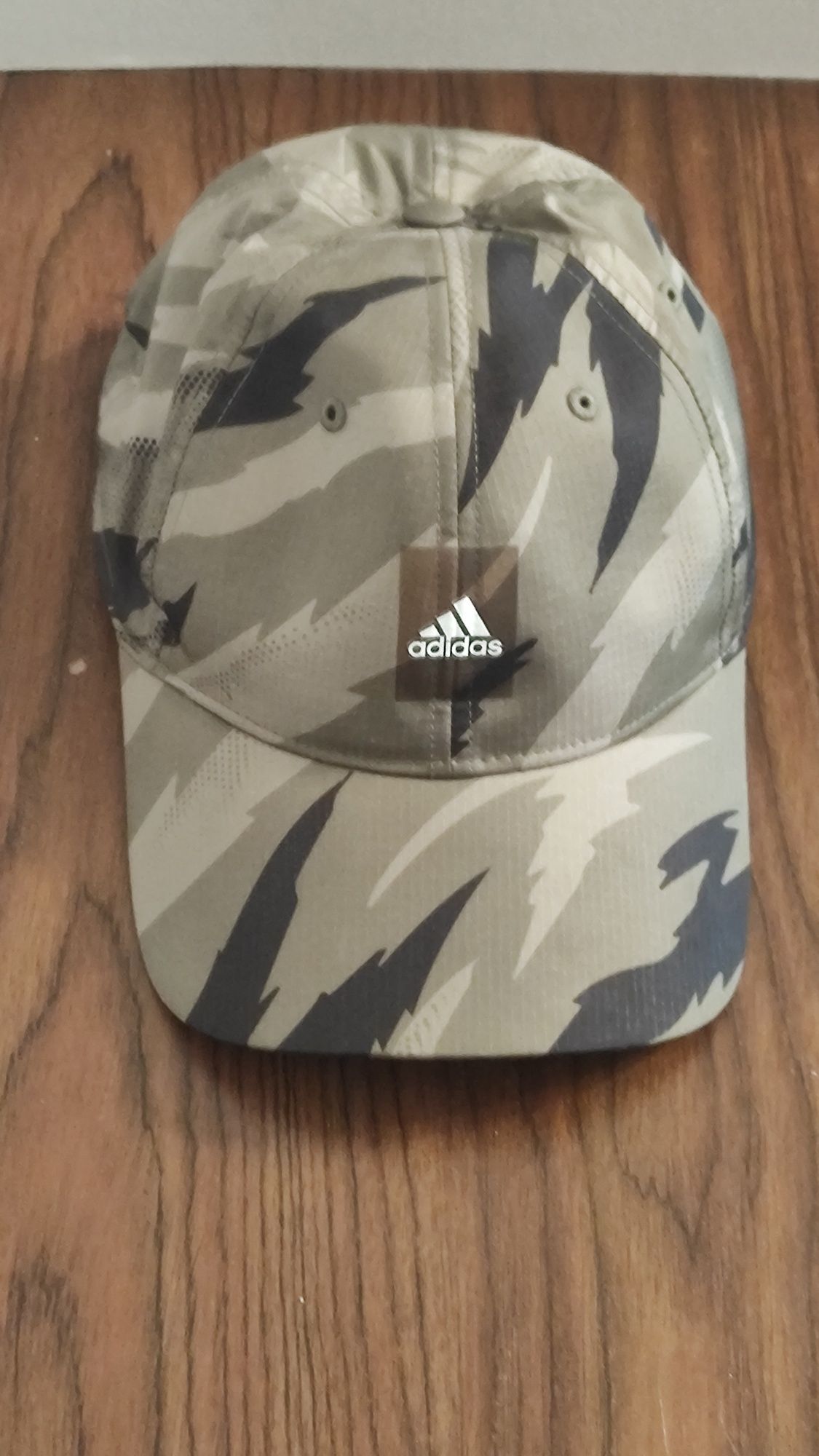 Шапки с козирка Adidas, Quiksilver