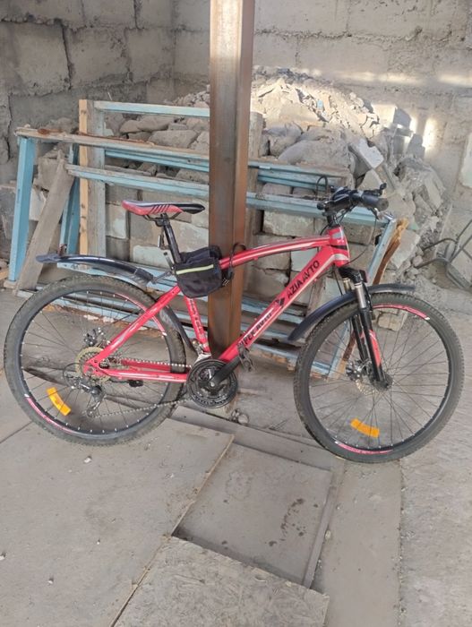 Продам велосипед в хорошем состоянии новая звёздочка барсетка и замок