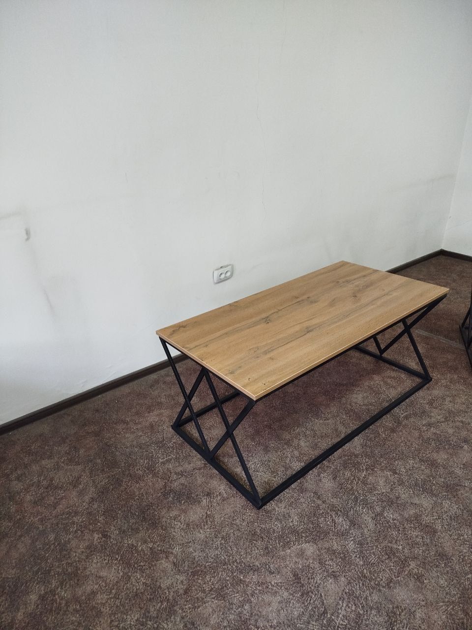 Jurnalniy stolik loft