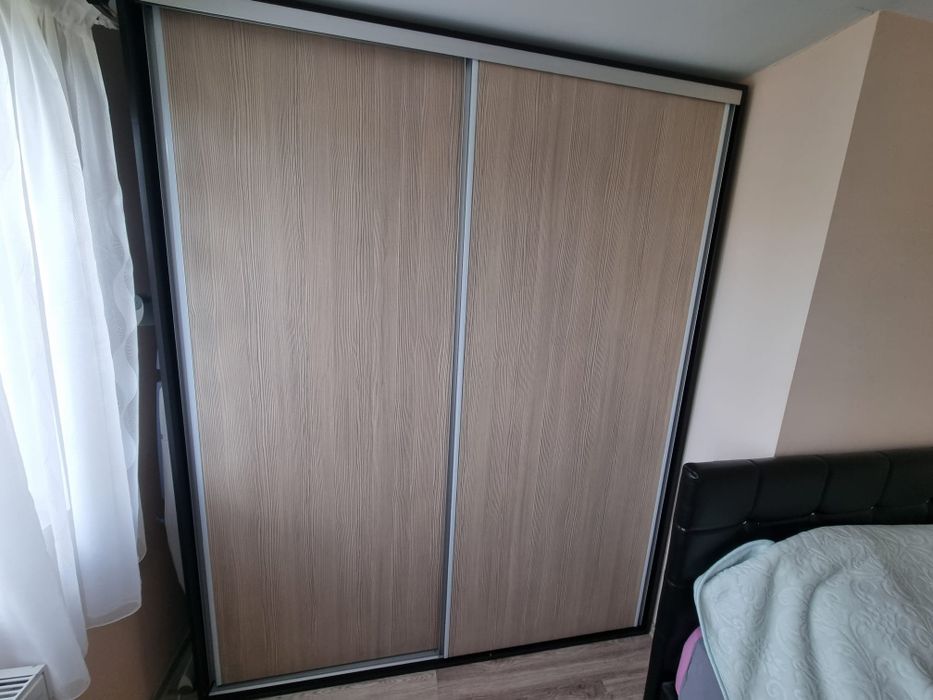 Vând dressing dulap haine dormitor.