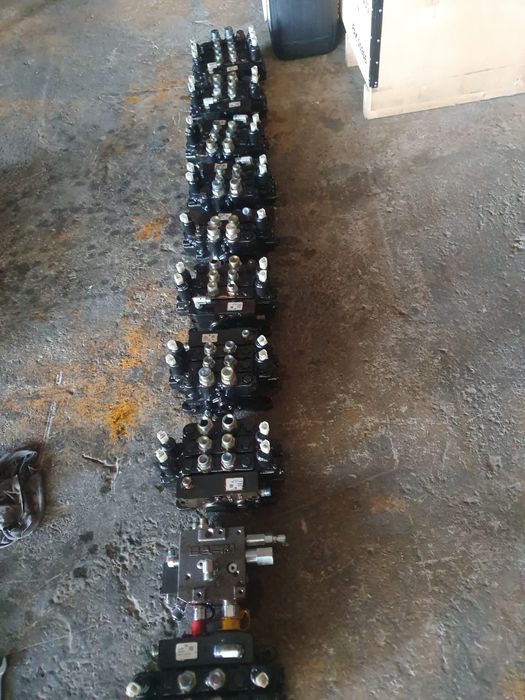 Distribuitoare jcb .