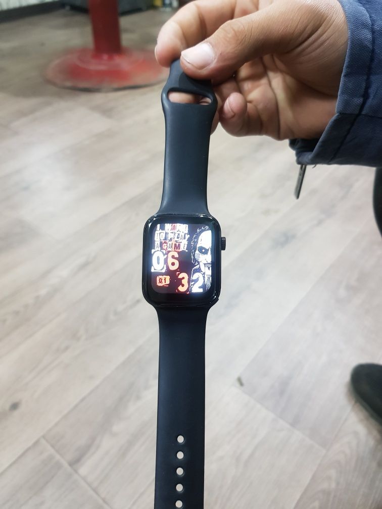 Smart watch sotiladi