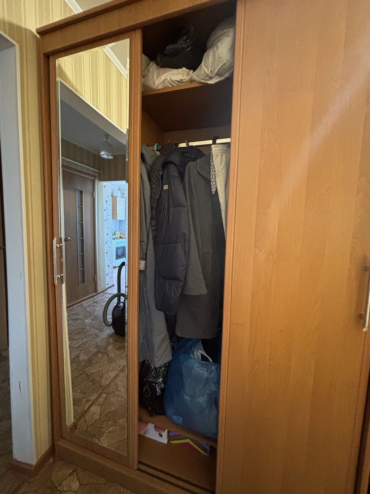 Трехдверный шкаф для прихожей