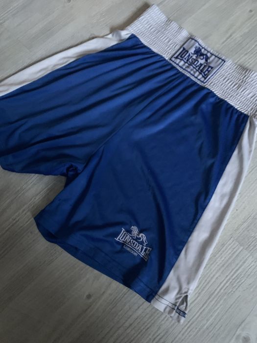 Vând șorț și maieu