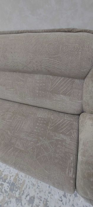 Продается диван в хорошем состоянии