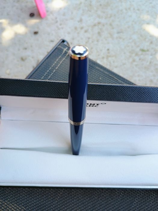 Montblanc Meisterstuck Ultra Black Classique Fountain Pen matte 14K F