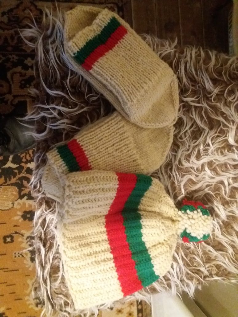 Вълнени чорапи и шапки комплект от 1чифт чорапи и 1 шапка