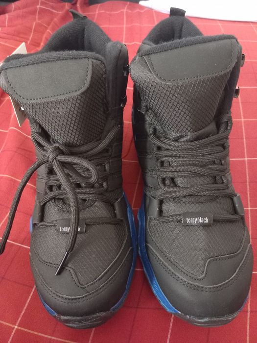 Vînd ghete de iarnă tonny black