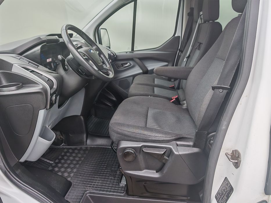 Ford transit custom 2.2 tdci An 2015 8+1 Locuri Garanție. 12 Luni