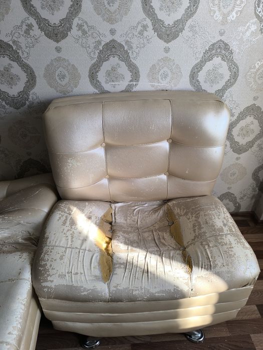 Диван и кресла Б/У