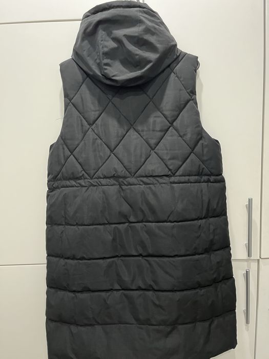 Жилетка черного цвета