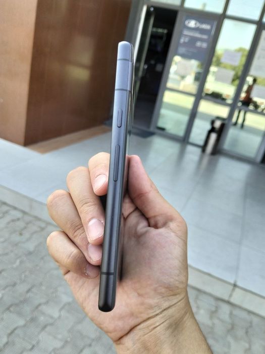 Google Pixel 7A, (Pixel buds bonus)