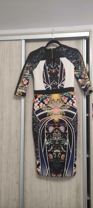 Продавам рокли размер М