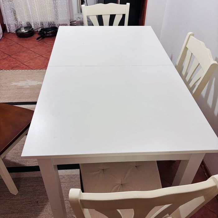 Vând set bucătărie  masă extensibila și 4 scaune