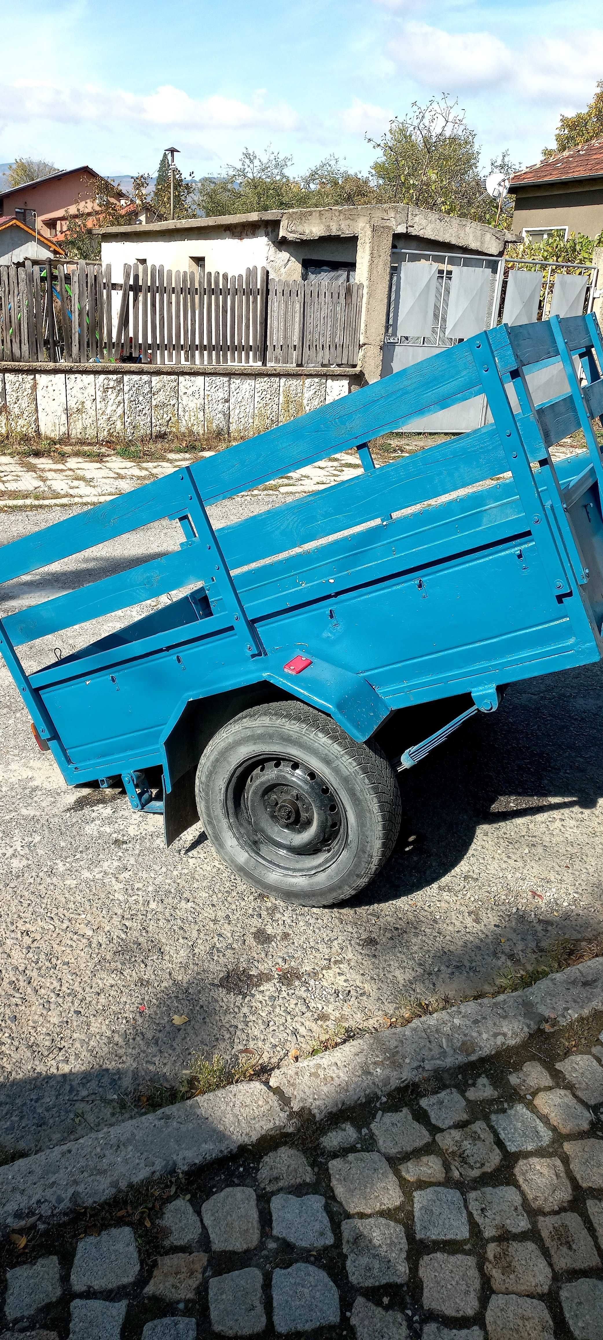 Продавам товарно ремарке
