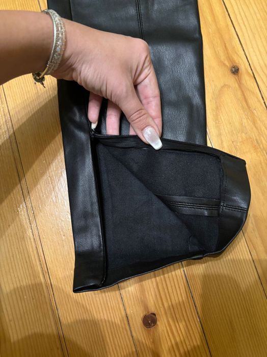 Кожени панталони размер М 15лв/бр.