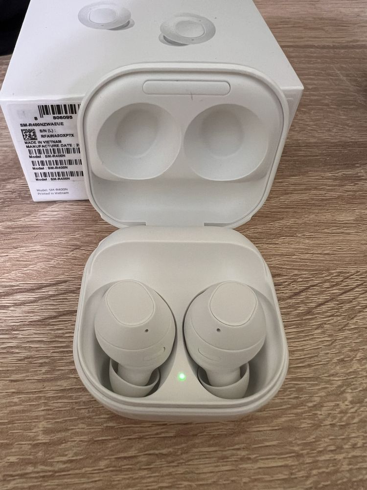 Слушалки Galaxy Buds FE бели