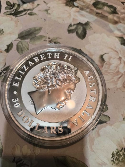 Сребърни монети 1 кг и по 1 унция