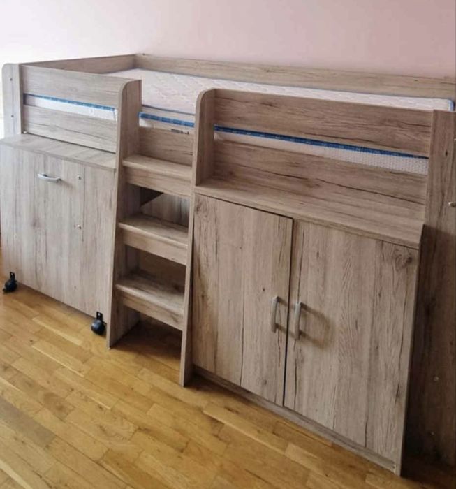 Детско двуетажно легло с бюро и скрин