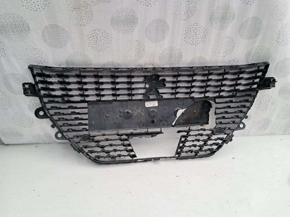 Грил решетка пежо 208 Peugeot  2008