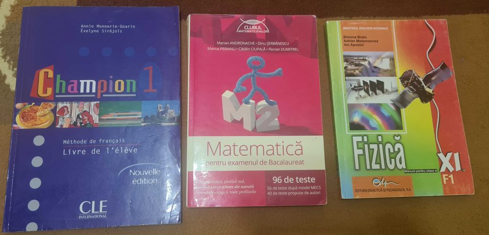 Manuale scolare diferite clase