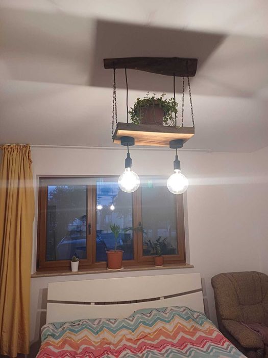 masute, candelabre, lumini de camera, etc, facute din lemn de nuc.