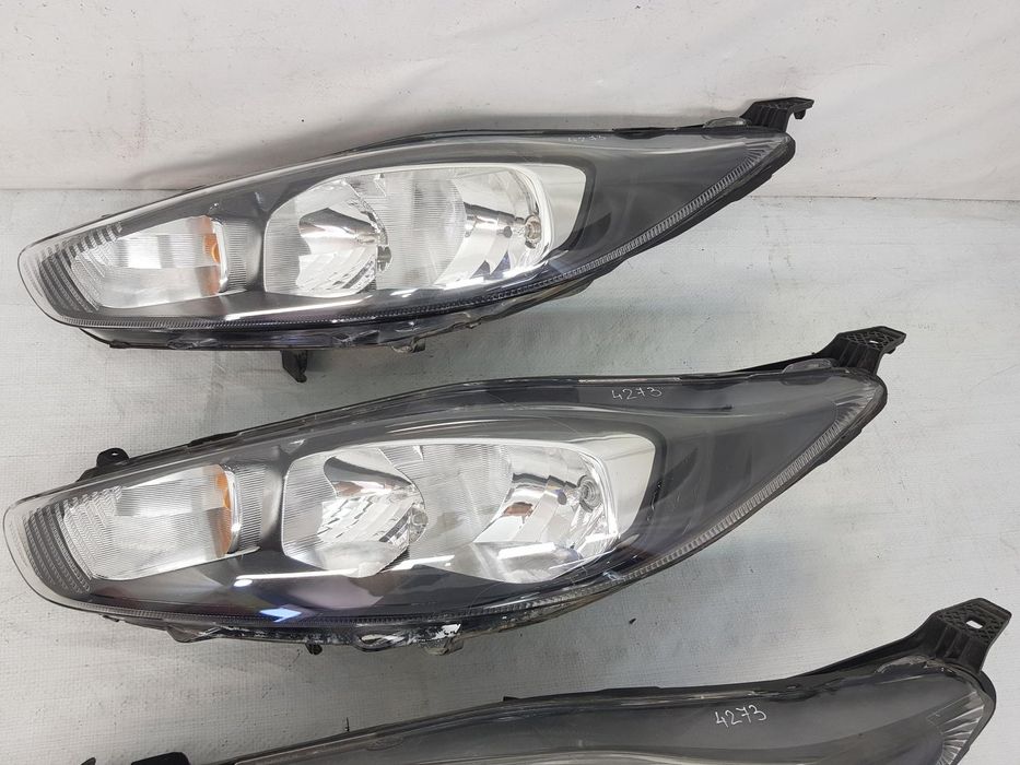 Far stanga Ford Fiesta facelift dupa 2013