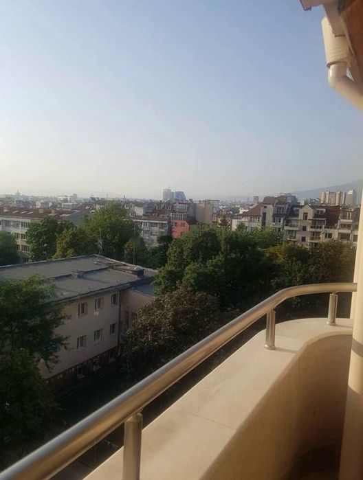 Двустаен апартамент в ж.к. Банишора.
