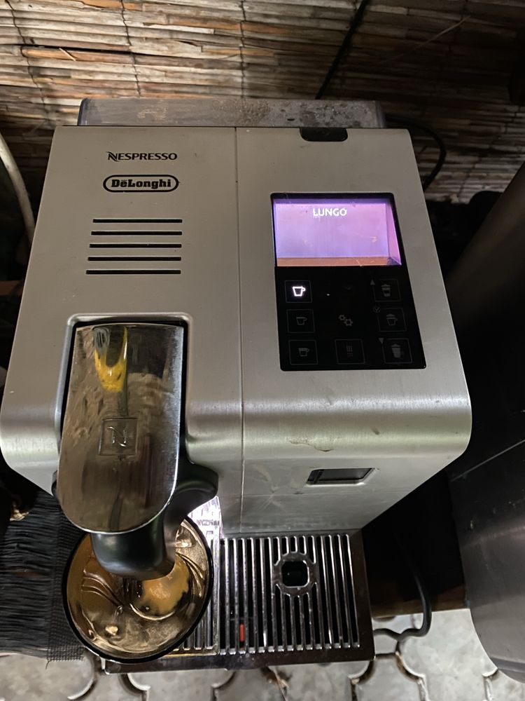 Aparat de cafea expresso nespresso delonghi