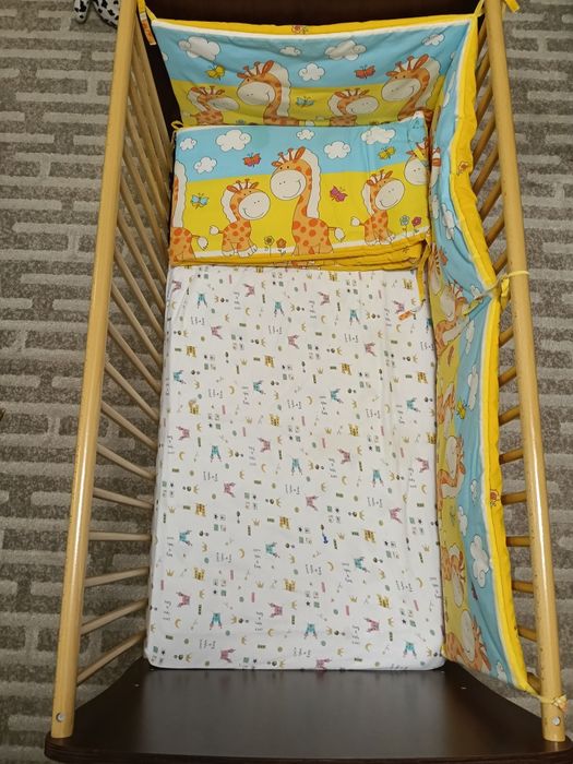Pătuț bebe din lemn in stare foarte buna