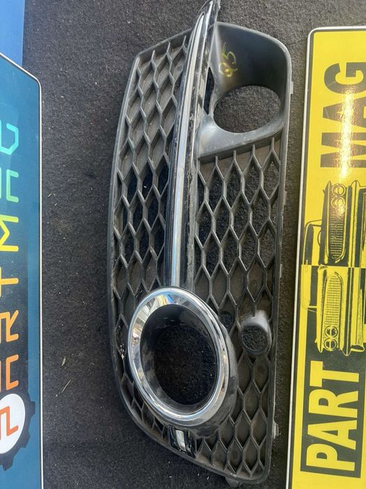 Решетка с отвор за дистроник броня Audi Q5 Sline Facelift 8r0807682Q