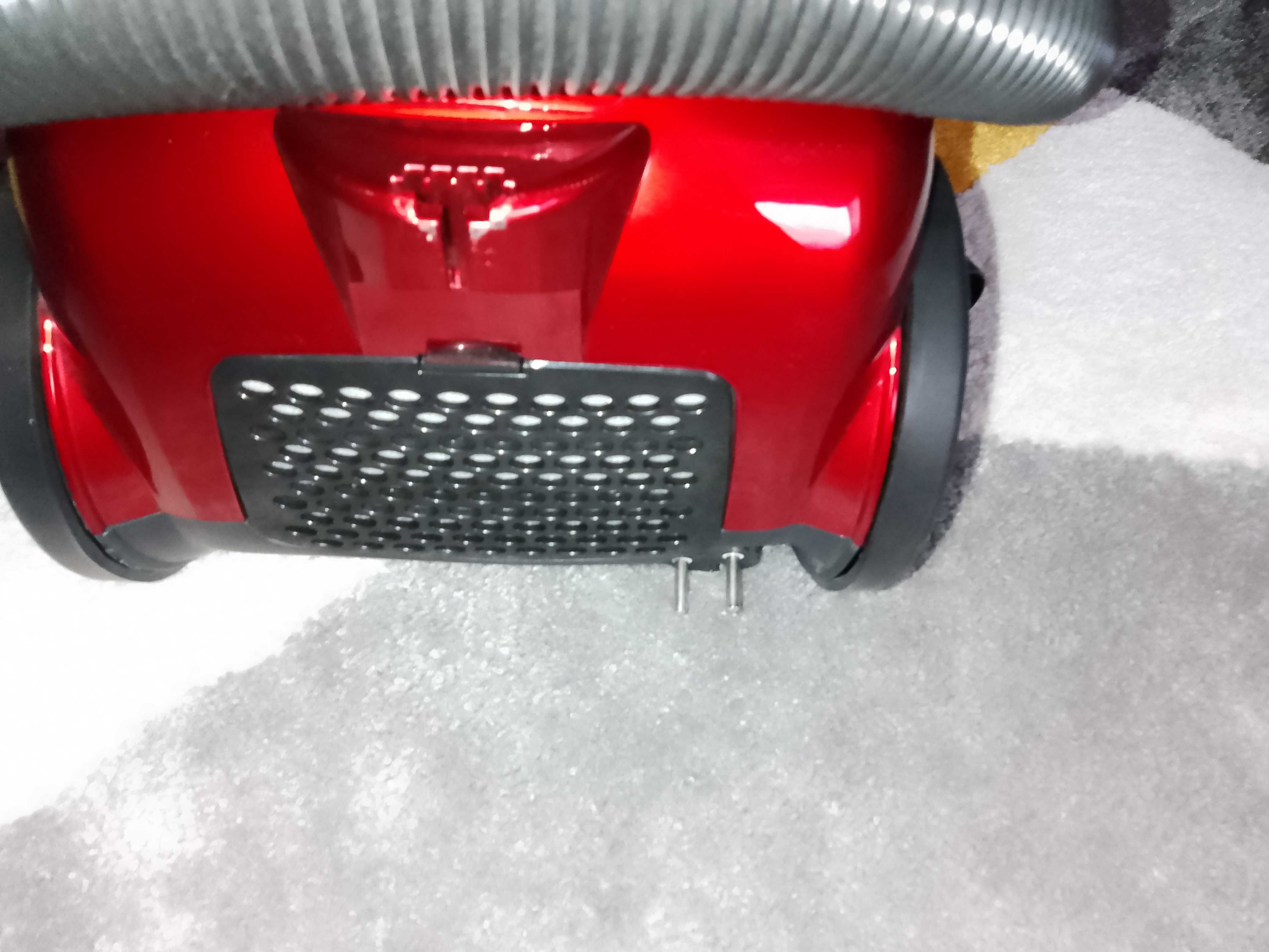 Продавам прахосмукачка Daewoo  800W