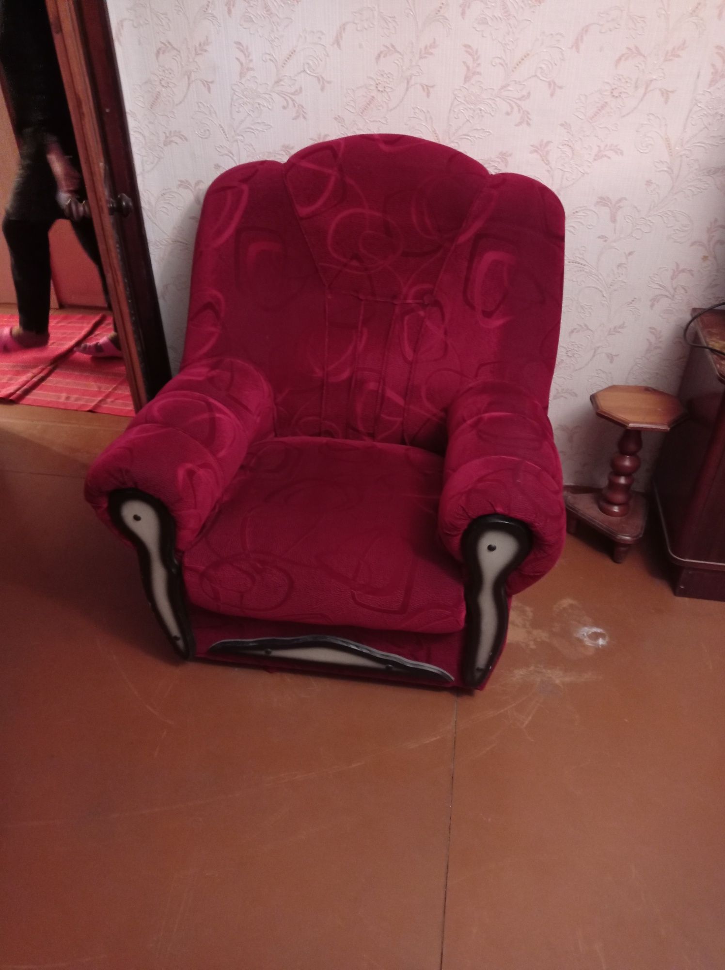 Продам диван с креслом