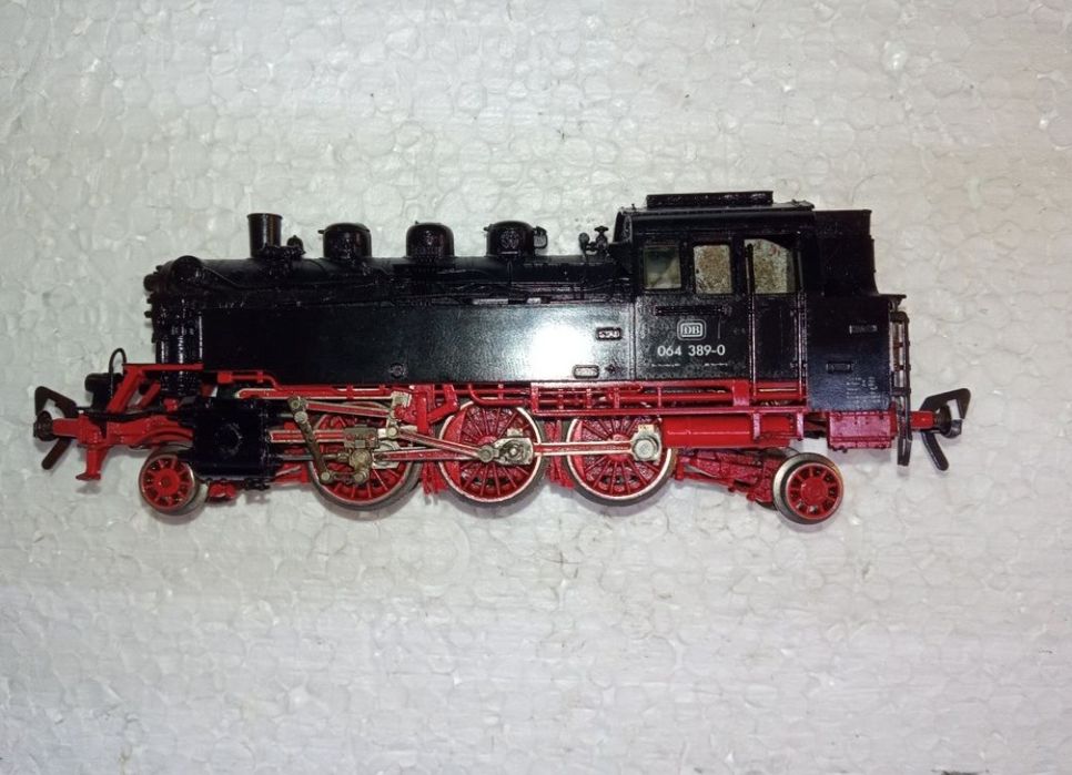 Locomotiva fleischmann BR064 scara H0, 1:87

Tracțiune integrală pe to