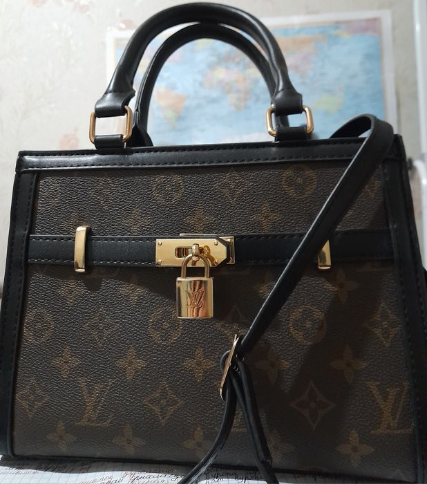 Сумка LV в хорошем состоянии и качестве