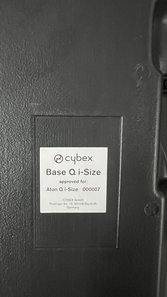 Бебешкото кошче за кола с изофикс база Cybex Aton Q i-Size isofix