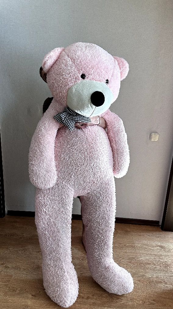 Розовый Медведь ростом 180м