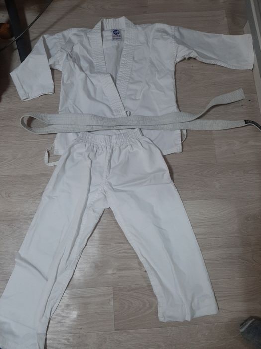 Продам  кимоно 5000 тг белый