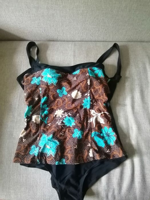 Продам купальник и олимпийку, куртку, ветровку, пиджак