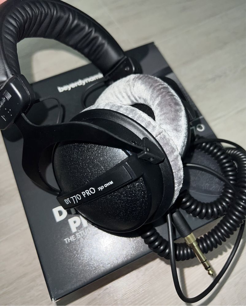 Продам новые наушники Beyerdynamic DT 770 PRO (250ом)