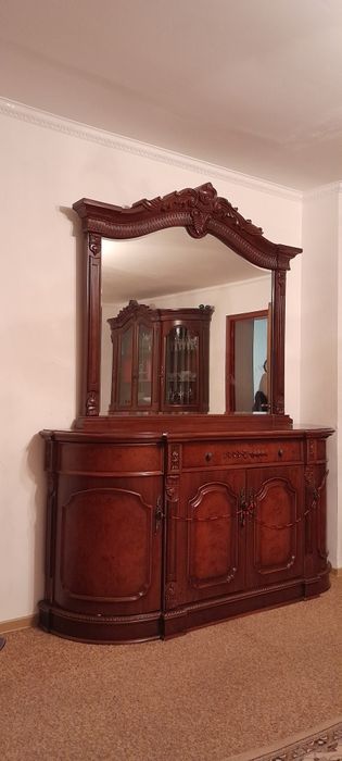 Комод с зеркалам