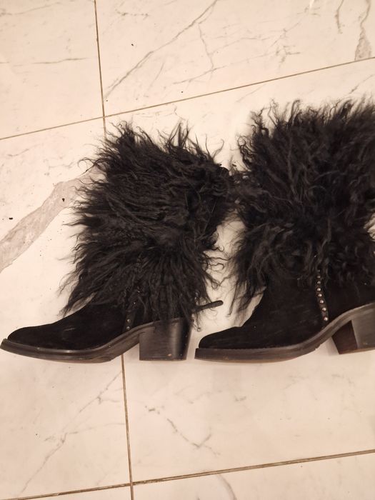 Cizme blana cu piele intoarsa