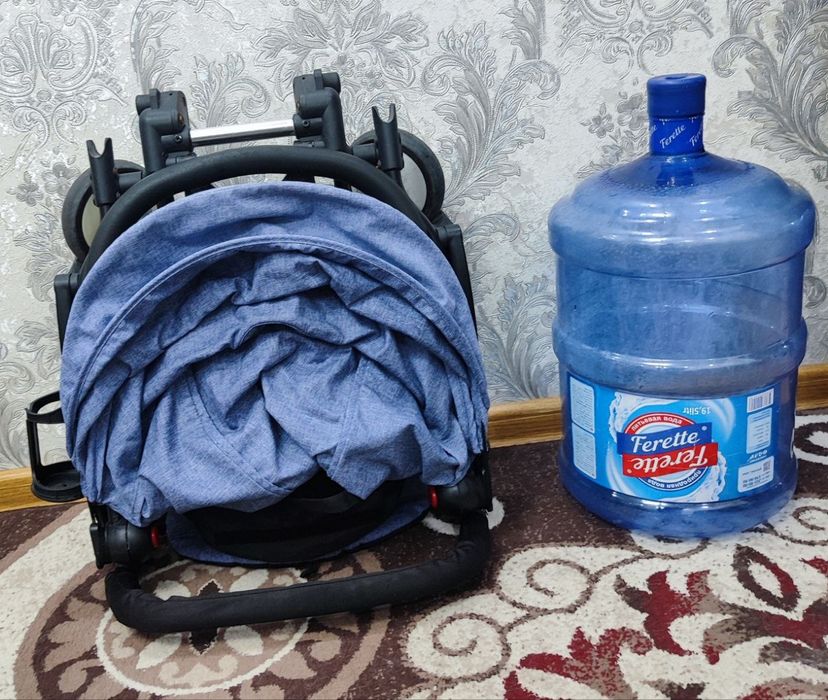 Продам лёгкую коляску YOYA