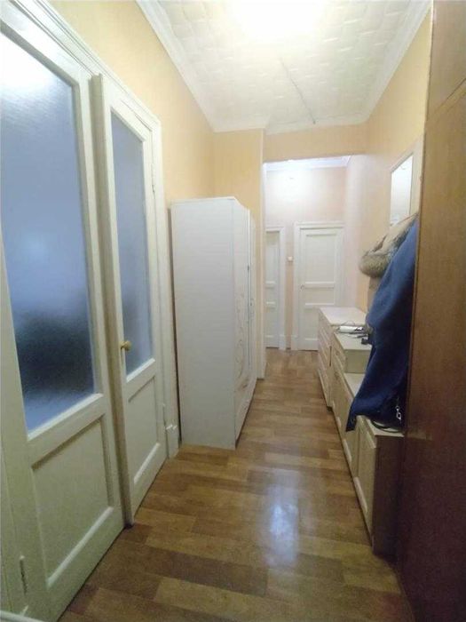 *Продается 2-х комн ,Старого Типа в Центре Города!