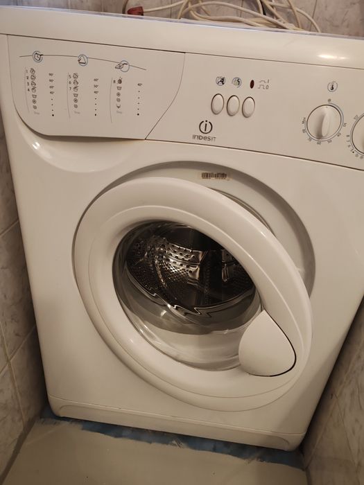 Mașina de spălat Indesit W63T